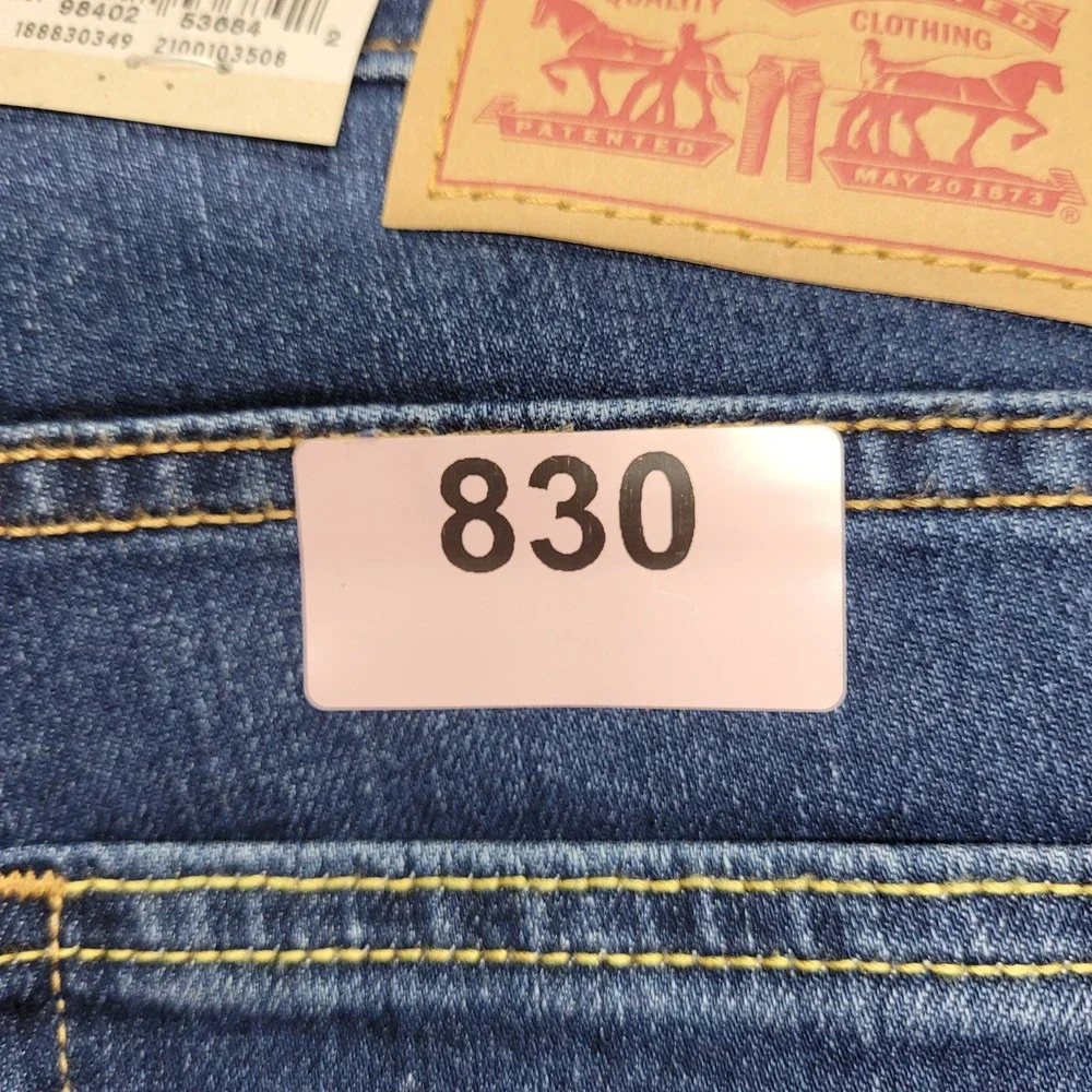 Levis levi 724